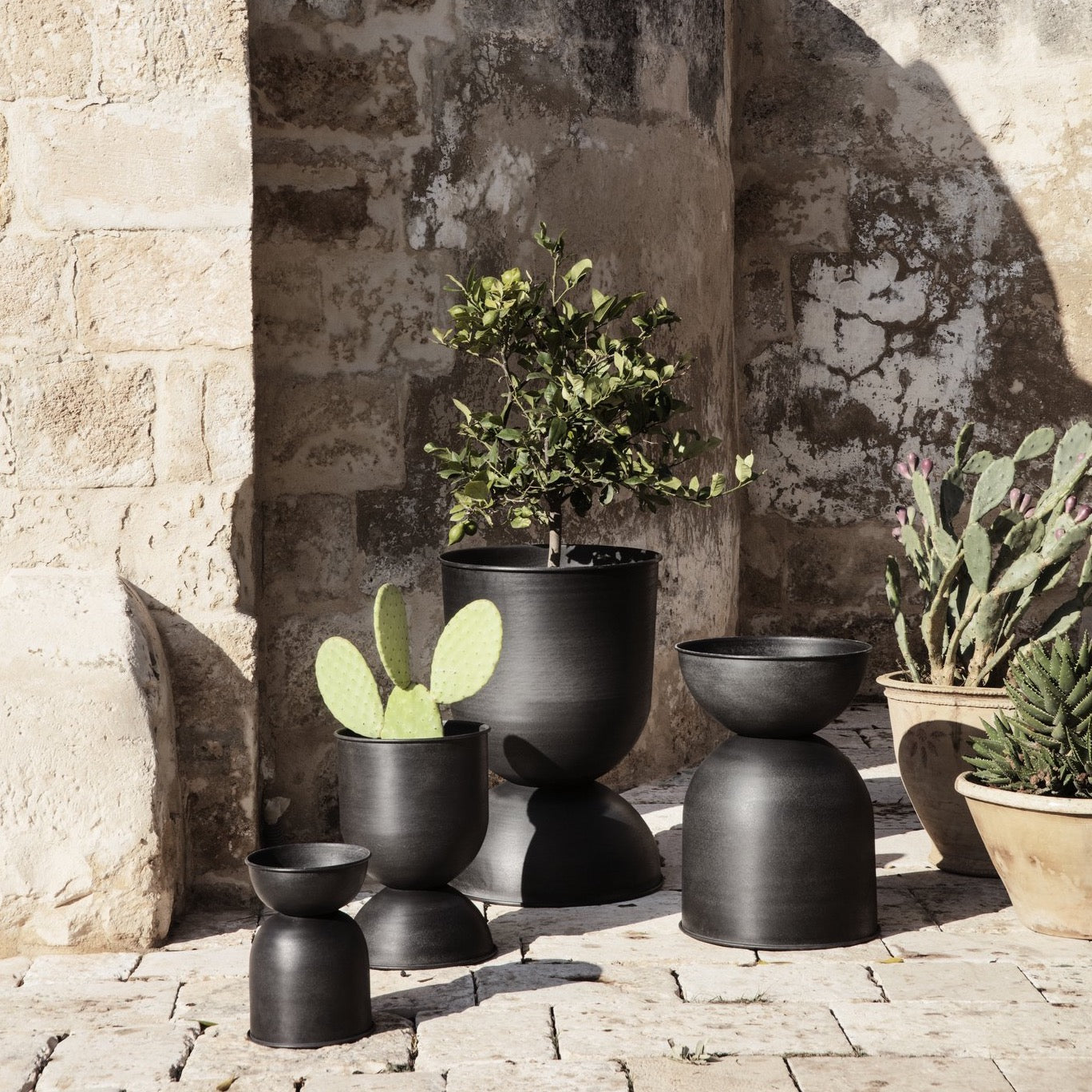 Ferm Living Hourglass Pot - Medium