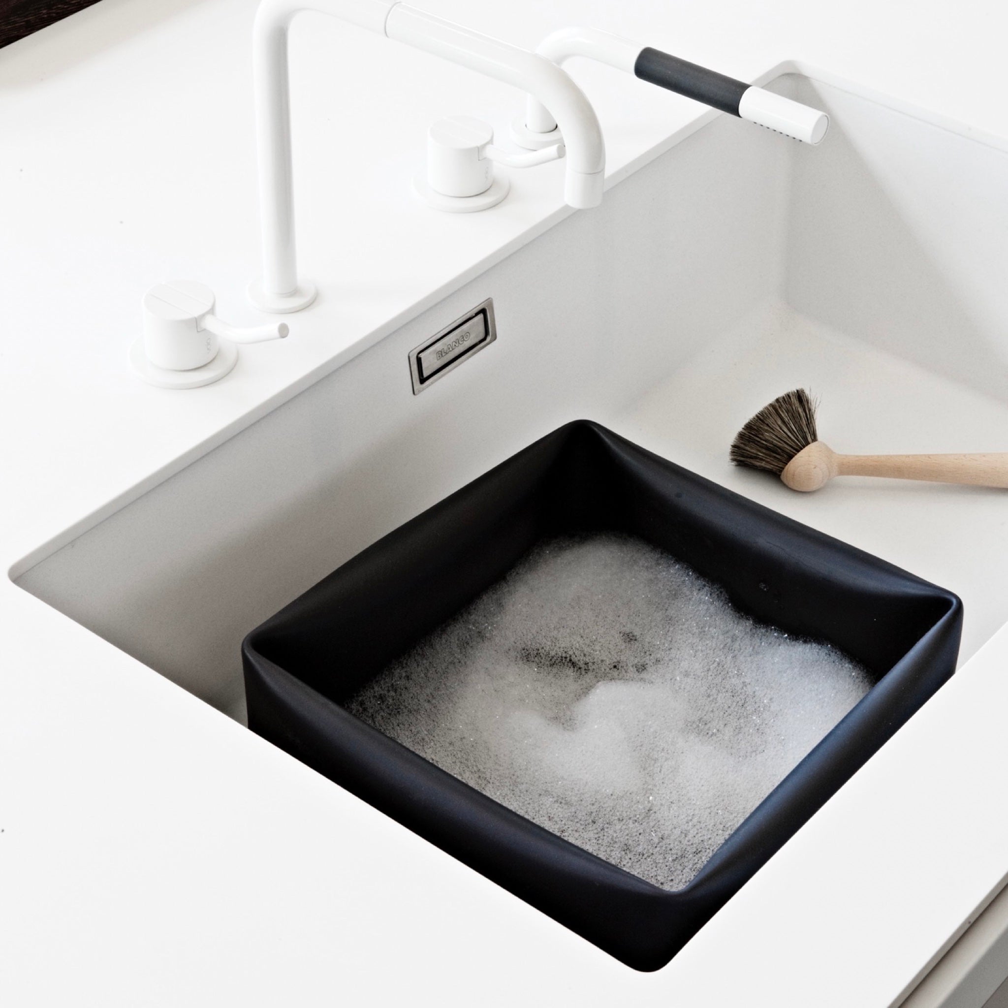 Normann Copenhagen Washing-up Bowl & Brush