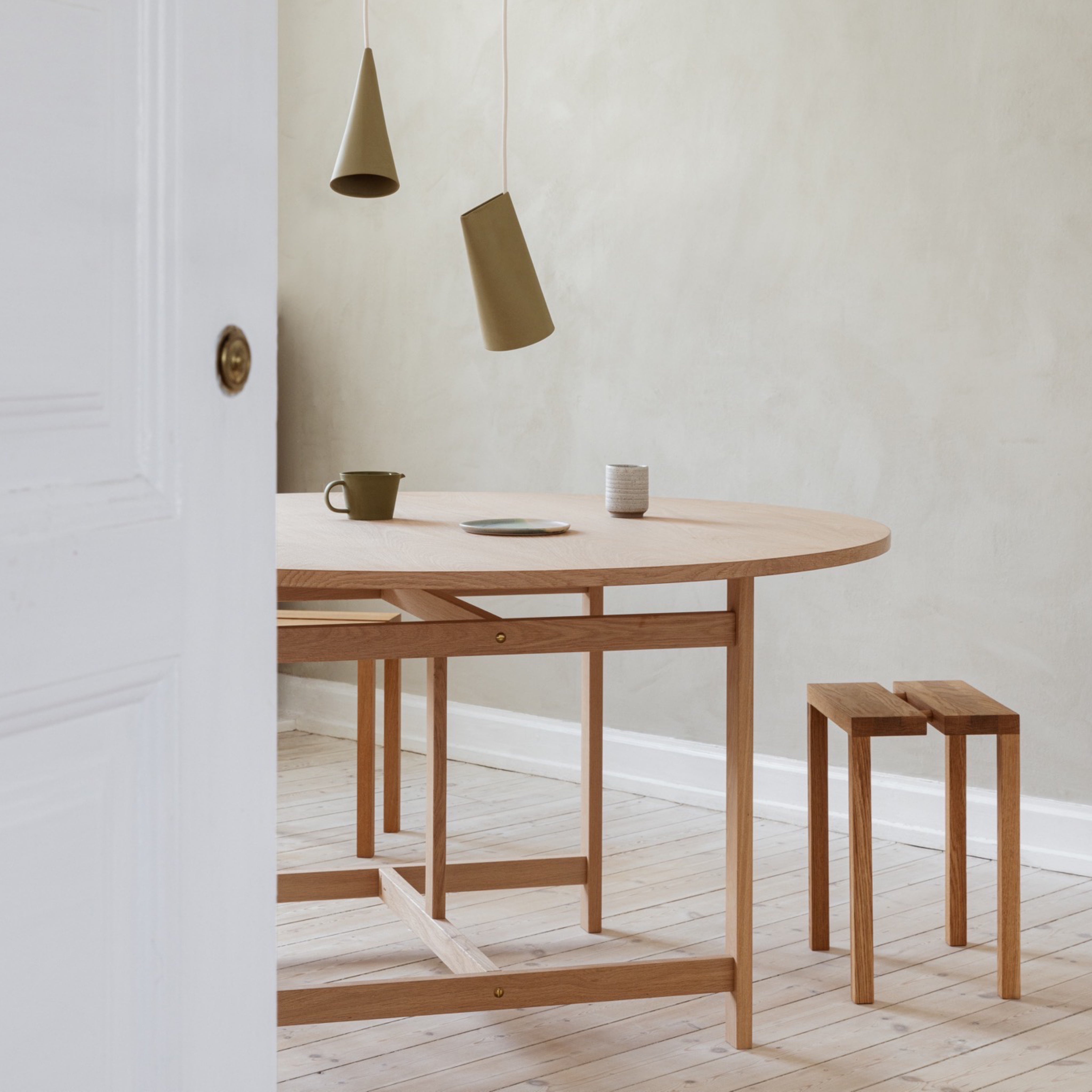 Moebe Round Dining Table Ø130