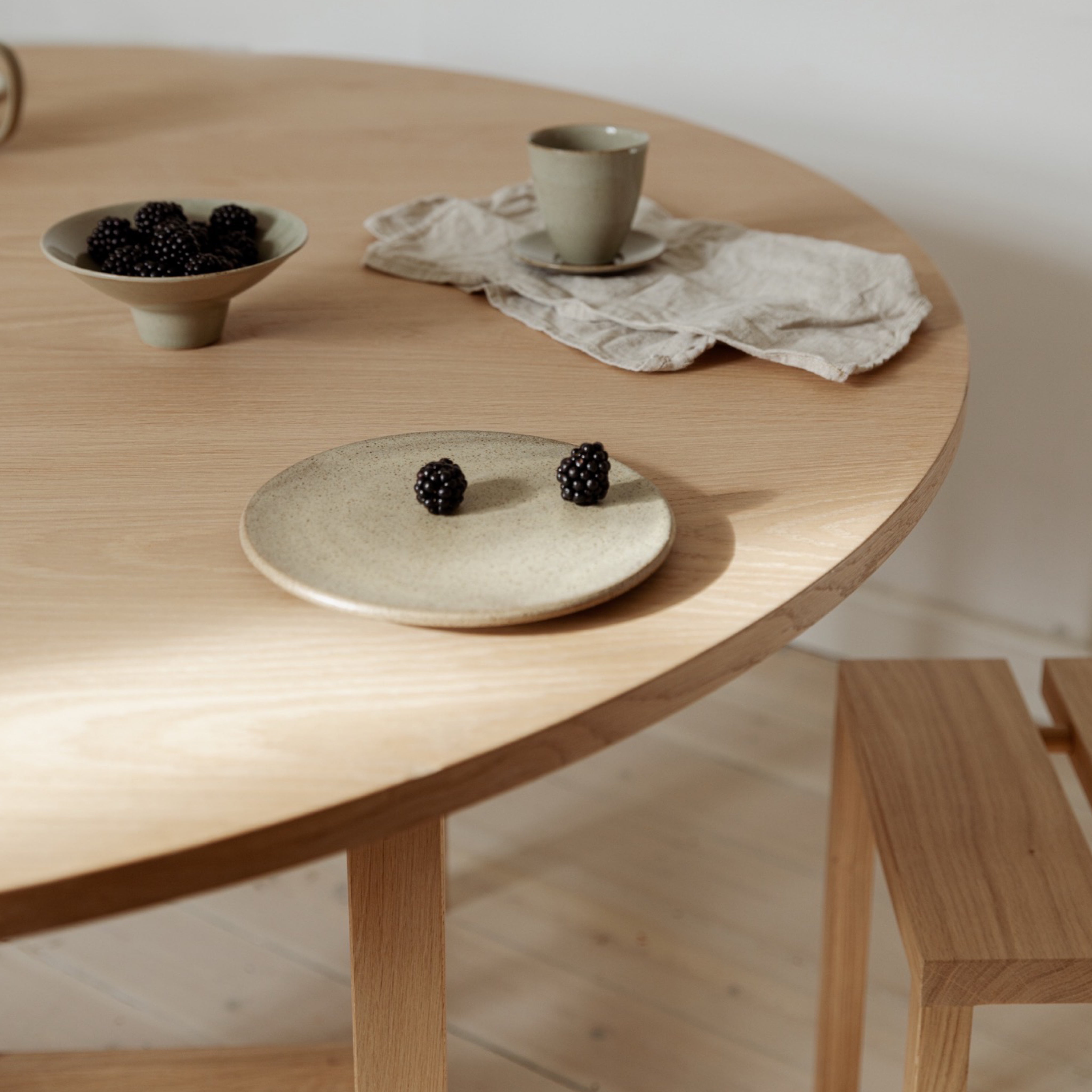Moebe Round Dining Table Ø130